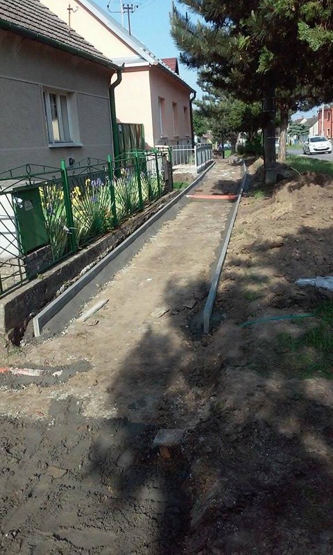 Oprava chodníka od Obecného úradu po Poštu Čáry… 3